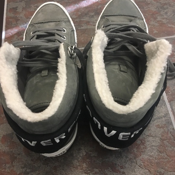 Converse shoe - Picture 3 of 4